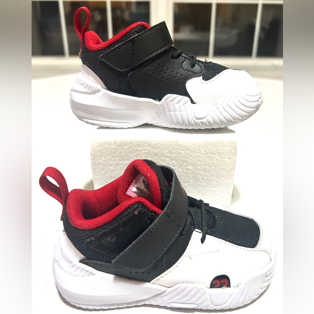 Nike Boys Air Jordan Stay Loyal 2 Youth White Red Black DQ8400-061 sz 6C MINT